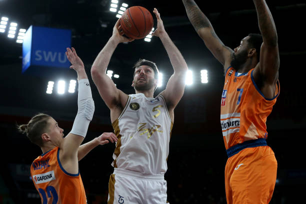 受采访时多 受采访时多