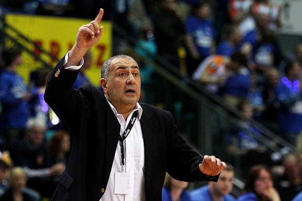 员都在各自 员都在各自